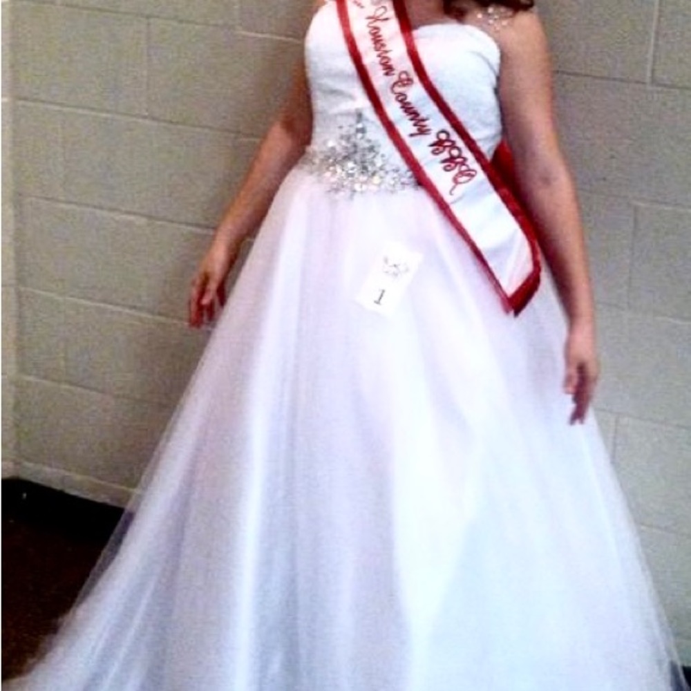 White pageant. Speciall occassion. Prom.